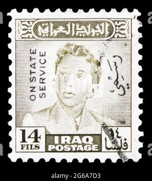 MOSCOU, RUSSIE - 18 AVRIL 2020 : le timbre-poste imprimé en Irak montre le roi Faisal II (1935-1958), série, 14 fils iraquiens, vers 1948 Banque D'Images