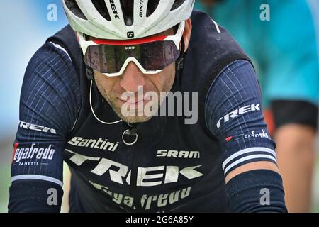 Italien Vincenzo Nibali de Trek-Segafredo traverse la ligne d'arrivée de la phase 9 de la 108e édition de la course cycliste Tour de France, 144,9 km de Clu Banque D'Images