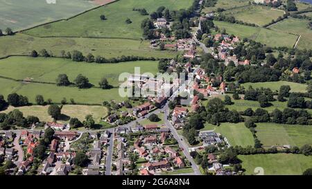 Vue aérienne du village de Staveley, près de Knaresborough, dans le North Yorkshire Banque D'Images