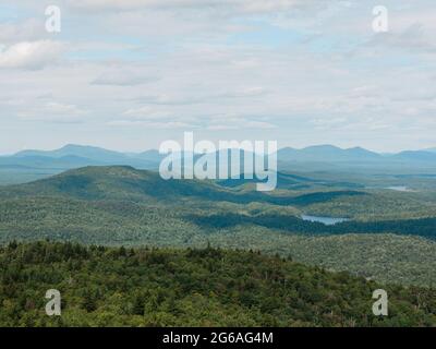 Vue depuis le mont Saint Regis, dans les montagnes Adirondack, New York Banque D'Images