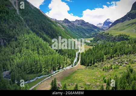 Vue depuis le sommet de la vallée de Rhèmes notre Dame dans la vallée d'Aoste, en Italie. Banque D'Images