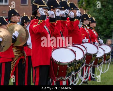 Brentwood Essex 4 juillet 2021 Brentwood Prom; concert musical du Brentwood Imperial Youth Band, du groupe Friends of Kneller Hall et de la British Army Band, Colchester, qui a joué un concert en plein air à Brentwood County High School, Brentwood Essex. Crédit : Ian Davidson/Alay Live News Banque D'Images