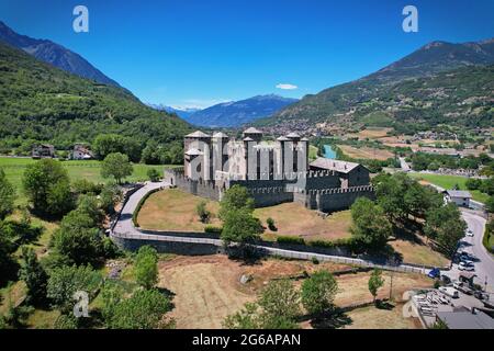 Vue aérienne du château de Fenis dans la vallée d'Aoste. Italie Banque D'Images