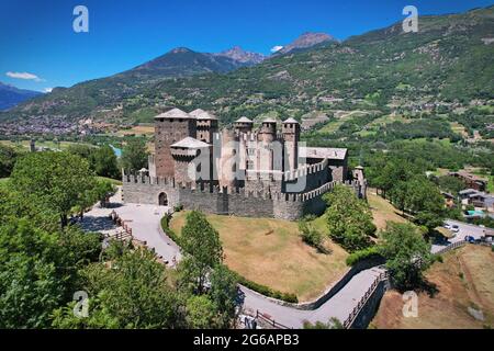 Vue aérienne du château de Fenis dans la vallée d'Aoste. Italie Banque D'Images