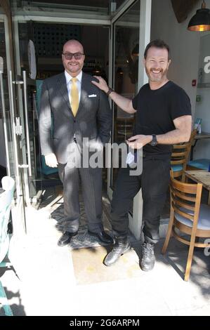 Londres, Royaume-Uni. 02 juillet 2021. Jonathan Sothcott, Nick Moran, sur la série des Renegades dans Upper Street Islington crédit: SPP Sport Press photo. /Alamy Live News Banque D'Images