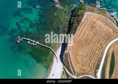 Réserve naturelle de Punta Aderci. Il offre l'une des plus belles étendues de côte des Abruzzes Italie avec plate-forme de pêche traditionnelle Trabocchi Banque D'Images