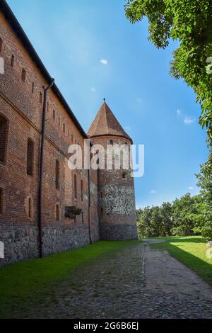 Le mur et la tour du château teutonique de Bytów, construit au XIVe et XVe siècle Banque D'Images