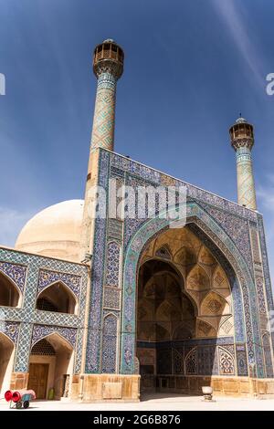 Bâtiment principal (salle de prière) et cour de la mosquée du vendredi (mosquée de Jameh), Ispahan (Esfahan), province d'Ispahan, Iran, Perse, Asie occidentale, Asie Banque D'Images