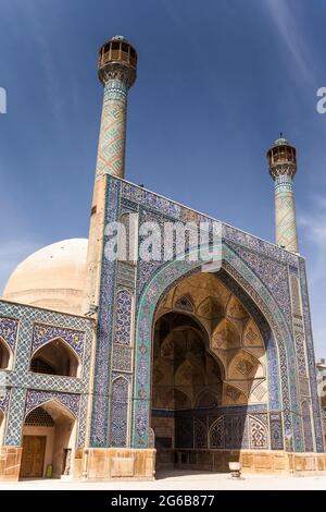 Bâtiment principal (salle de prière) et cour de la mosquée du vendredi (mosquée de Jameh), Ispahan (Esfahan), province d'Ispahan, Iran, Perse, Asie occidentale, Asie Banque D'Images