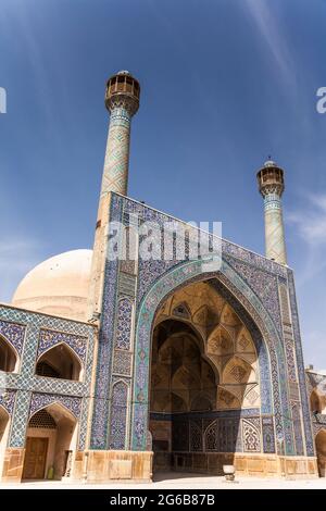 Bâtiment principal (salle de prière) et cour de la mosquée du vendredi (mosquée de Jameh), Ispahan (Esfahan), province d'Ispahan, Iran, Perse, Asie occidentale, Asie Banque D'Images