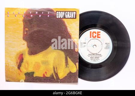 Electric Avenue par Eddy Grant, une photo de la 45' single vinyle 7 tr/min record dans la pochette photo Banque D'Images