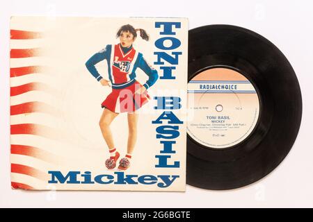 Mickey de Toni Basil, une photo de la 7' single vinyle 45 tr/min record dans la pochette photo Banque D'Images