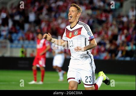 Max Kruse nominé pour Olympia Tokyo 2020. Archive photo; goaljubel Max KRUSE (GER) après objectif pour 2-0, action, jubilation, joie, enthousiasme, en tirant sa langue. Équipe nationale de football, qualification au Championnat d'Europe, Gibraltar-Allemagne 0-7. Le 13 juin 2015 à FARO/PORTUGAL. Banque D'Images