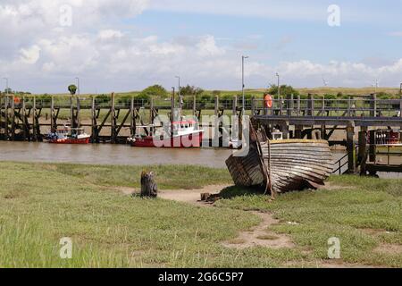 Seigle, East Sussex, Royaume-Uni. 05 juillet 2021. Météo au Royaume-Uni : jour chaud et ensoleillé dans le village de Rye port la jetée et la rivière Rother sont représentées. Crédit photo : Paul Lawrenson /Alay Live News Banque D'Images