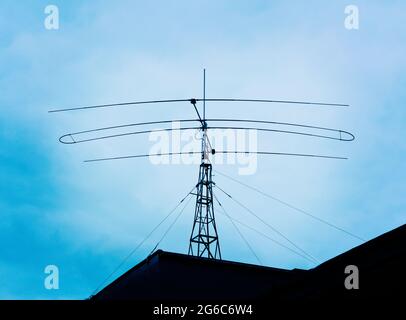 Antenne de la deuxième Guerre mondiale sur les toits d'un des bâtiments du parc Bletchley, Buckinghamshire. Banque D'Images
