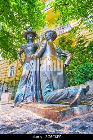 La sculpture de Pronya Prokopivna et de Svirid Holokhvastav, située à Descent d'Andrew, Kiev, Ukraine Banque D'Images