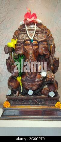 Dieux hindous décorés et dans la gloire Banque D'Images
