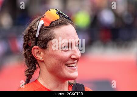 Bolton, Royaume-Uni. 04e juillet 2021. Katrina Matthews vu pendant le triathlon Ironman à Bolton.Ironman est un événement annuel organisé dans le monde entier où les athlètes concourent dans un triathlon éprouvant. Le triathlon de cette année a été 20 mois en préparation en raison de l'attente du covid. Crédit : SOPA Images Limited/Alamy Live News Banque D'Images