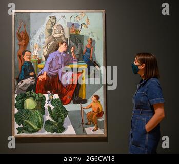 Tate Britain, Londres, Royaume-Uni. 5 juillet 2021. La plus grande rétrospective complète du travail de Paula Rego au Royaume-Uni, du 7 juillet au 24 octobre 2021. Artiste sans compromis d'une puissance extraordinaire et imaginative, Rego a redéfini l'art figuratif et révolutionné la manière dont les femmes sont représentées. Image: L'artiste dans son studio, 1993 Leeds Museums and Galleries (Leeds Art Gallery) Royaume-Uni crédit: Malcolm Park/Alay Live News Banque D'Images