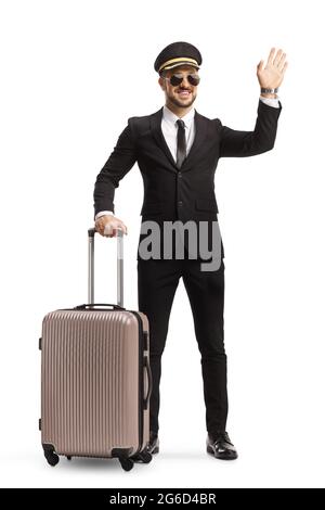 Portrait complet d'un pilote posant avec une valise et agitant isolé sur fond blanc Banque D'Images