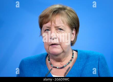 Berlin, Allemagne. 05e juillet 2021. La chancelière allemande Angela Merkel (CDU) prend la parole après le huitième sommet des Balkans occidentaux. Merkel a fait une évaluation mixte de l'évolution de la situation dans les pays des Balkans occidentaux et de leur processus de rapprochement avec l'Union européenne. Crédit : Michael Sohn/POOL AP/dpa/Alay Live News Banque D'Images