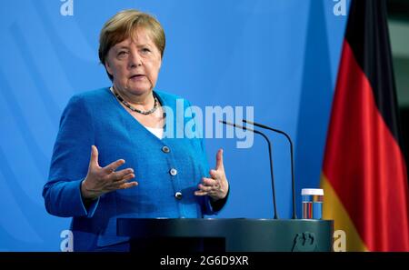 Berlin, Allemagne. 05e juillet 2021. La chancelière allemande Angela Merkel (CDU) prend la parole après le huitième sommet des Balkans occidentaux dans le cadre du processus de Berlin. Merkel a fait une évaluation mixte de l'évolution de la situation dans les pays des Balkans occidentaux et de leur processus de rapprochement avec l'Union européenne. Crédit : Michael Sohn/POOL AP/dpa/Alay Live News Banque D'Images