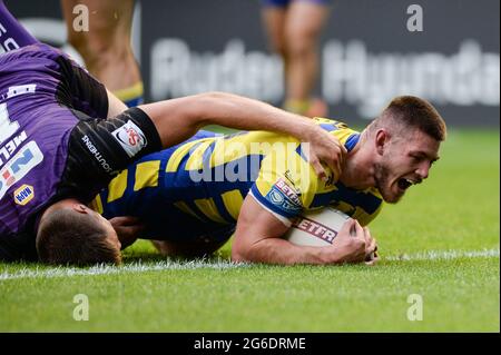 Warrington, Angleterre - 5 juillet 2021 - Danny Walker (16) de Warrington Wolves marque un essai pendant la Ligue de rugby Betfred Super League Warrington Wolves vs Leeds Rhinos au Halliwell Jones Stadium, Warrington, Royaume-Uni Dean Williams/Alay Live Banque D'Images