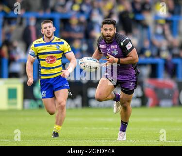 Warrington, Royaume-Uni. 05e juillet 2021. Rhyse Martin (12) de Leeds Rhinos avance avec le ballon à Warrington, au Royaume-Uni, le 7/5/2021. (Photo de Simon Whitehead/ SW photo/News Images/Sipa USA) crédit: SIPA USA/Alay Live News Banque D'Images