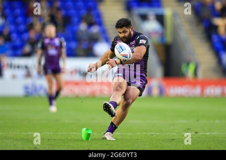 Rhyse Martin (12), de Leeds Rhinos, impose une pénalité le 7/5/2021. (Photo de Mark Cosgrove/News Images/Sipa USA) crédit: SIPA USA/Alay Live News Banque D'Images