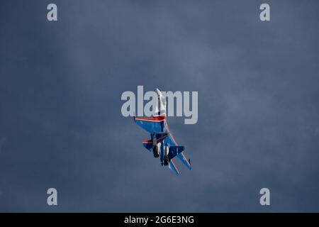 Performance de l'équipe aérobie Chevaliers russes, Force aérienne russe. Avions Sukhoi su-30SM, nom de code OTAN : flanker-C. Militaire international Banque D'Images