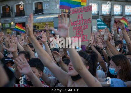 Madrid, Espagne. 05e juillet 2021. Des milliers de personnes protestent contre le meurtre homophobe de Samuel, à la Puerta del sol à Madrid. (Photo de Fer Capdepon Arroyo/Pacific Press) Credit: Pacific Press Media production Corp./Alamy Live News Banque D'Images