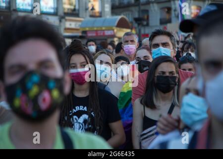 Madrid, Espagne. 05e juillet 2021. Des milliers de personnes protestent contre le meurtre homophobe de Samuel, à la Puerta del sol à Madrid. (Photo de Fer Capdepon Arroyo/Pacific Press) Credit: Pacific Press Media production Corp./Alamy Live News Banque D'Images