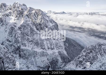 Grosser Waxenstein, montagnes de Wetterstein avec neige en hiver, Garmisch-Partenkirchen, Bavière, Allemagne Banque D'Images