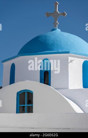 Église orthodoxe grecque bleue et blanche Agios Nikolaos, Parikia, Paros, Cyclades, Mer Egéé, Grèce Banque D'Images