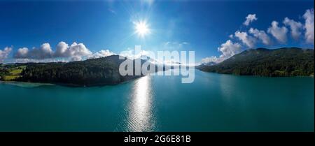 Tir de drone, lac de Fuschlsee, Salzkammergut, province de Salzbourg, Autriche Banque D'Images