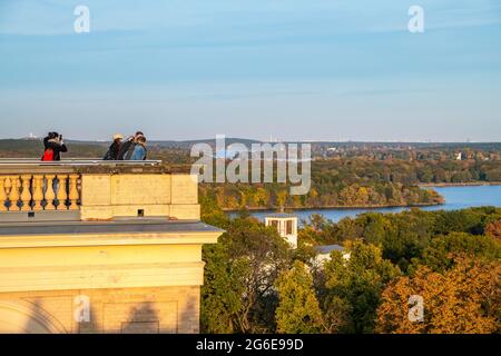 Plate-forme d'observation au Belvédère sur le Pfingstberg en automne, site classé au patrimoine mondial de l'UNESCO, Potsdam, Brandebourg, Allemagne Banque D'Images