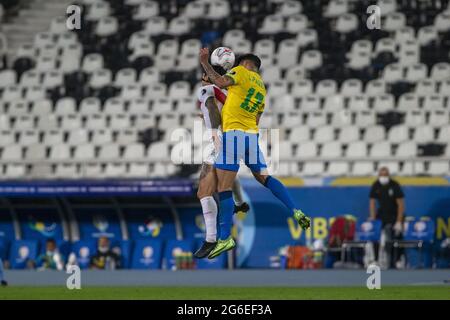 Rio de Janeiro, Brésil. 05e juillet 2021. Rio de Janeiro, Brésil. 05e juillet 2021. Action pendant le match semi-final de football de CONEBOL Copa America 2021 entre le Brésil et le Pérou à l'Estadio Nilton Santos à Rio de Janeiro, Brésil. Crédit: SPP Sport presse photo. /Alamy Live News Credit: SPP Sport Press photo. /Alamy Live News Banque D'Images
