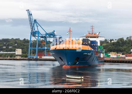 Tivoli, Cork, Irlande. 06e juillet 2021. Le navire-conteneur Jork Ruler effectue une manœuvre de rotation à 360 degrés sur la rivière Lee après son arrivée de Rotterdam sur les quais de Tivoli à Cork, en Irlande. - photo; David Creedon / Alamy Live News Banque D'Images