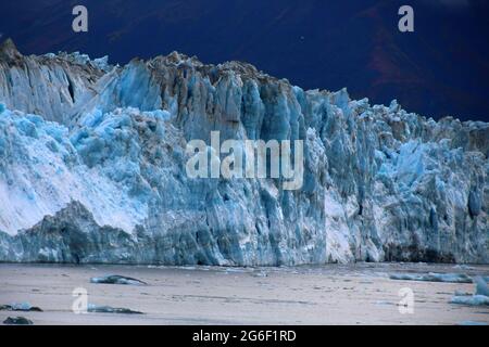 Glacier Hubbard, Alaska. Le glacier Hubbard est un glacier de l'État de l'Alaska et du territoire du Yukon du Canada. Banque D'Images