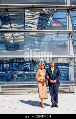 Berlin, Allemagne. 06e juillet 2021. Le roi Willem-Alexander et la reine Maxima des pays-Bas visitent le Bundestag où ils rencontrent le président des Bundes Wolfgang Schaube à Berlin, en Allemagne, le 6 juillet 2021. Le Roi et la Reine sont à Berlin pour une visite d'État de trois jours en Allemagne qui marque leur dernière tournée en Allemagne commencée en 2013. Photo de Robin Utrecht/ABACAPRESS.COM crédit: Abaca Press/Alay Live News Banque D'Images