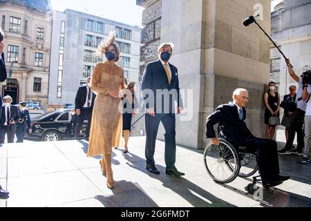 Berlin, Allemagne. 06e juillet 2021. Le roi Willem-Alexander et la reine Maxima des pays-Bas visitent le Bundestag où ils rencontrent le président des Bundes Wolfgang Schaube à Berlin, en Allemagne, le 6 juillet 2021. Le Roi et la Reine sont à Berlin pour une visite d'État de trois jours en Allemagne qui marque leur dernière tournée en Allemagne commencée en 2013. Photo de Robin Utrecht/ABACAPRESS.COM crédit: Abaca Press/Alay Live News Banque D'Images