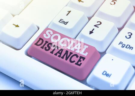 Inspiration montrant le signe social distance. Concept Internet maintenir une distance physique à intervalle élevé pour le programme de dactylographie de sécurité en santé publique Banque D'Images