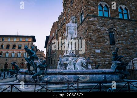 Sculpture Renaissance de Neptune. Michel-Ange, Fontaine de Neptune par Bartolomeo Ammannati au Palazzo Vecchio. Florence, Italie. Banque D'Images