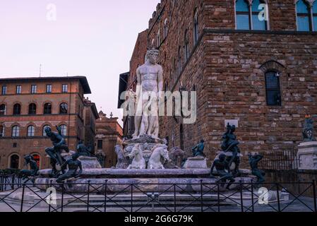 Sculpture Renaissance de Neptune. Michel-Ange, Fontaine de Neptune par Bartolomeo Ammannati au Palazzo Vecchio. Florence, Italie. Banque D'Images
