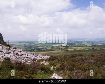 Vue de South Shropshire Hills depuis la crête de Stiperstones National nature Reserve Shropshire Way route principale Shropshire Angleterre Royaume-Uni Banque D'Images