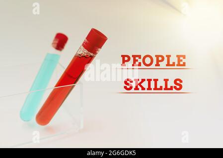 Signe d'écriture main personnes compétences. Idée d'entreprise bonne communication efficace Rapport accessible Présentation d'échantillons médicaux Laboratoire Banque D'Images