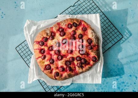 Flatbread d'été - focaccia à la cerise Banque D'Images