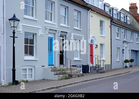 rangée de maisons mitoyennes à lymington, hampshire, angleterre Banque D'Images