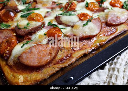 sélection de délicieuses pizzas maison fraîchement cuites Banque D'Images