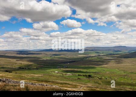 Paysage du réservoir de Fewston et Swinsty ainsi que des Yorkshire Peaks Banque D'Images